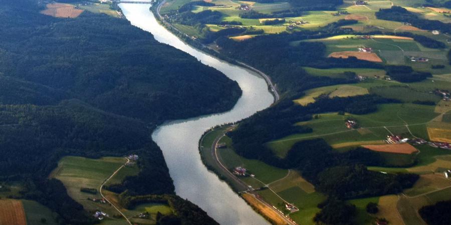 Nach Überschwemmungen steigt der Pegel an der Donau ...